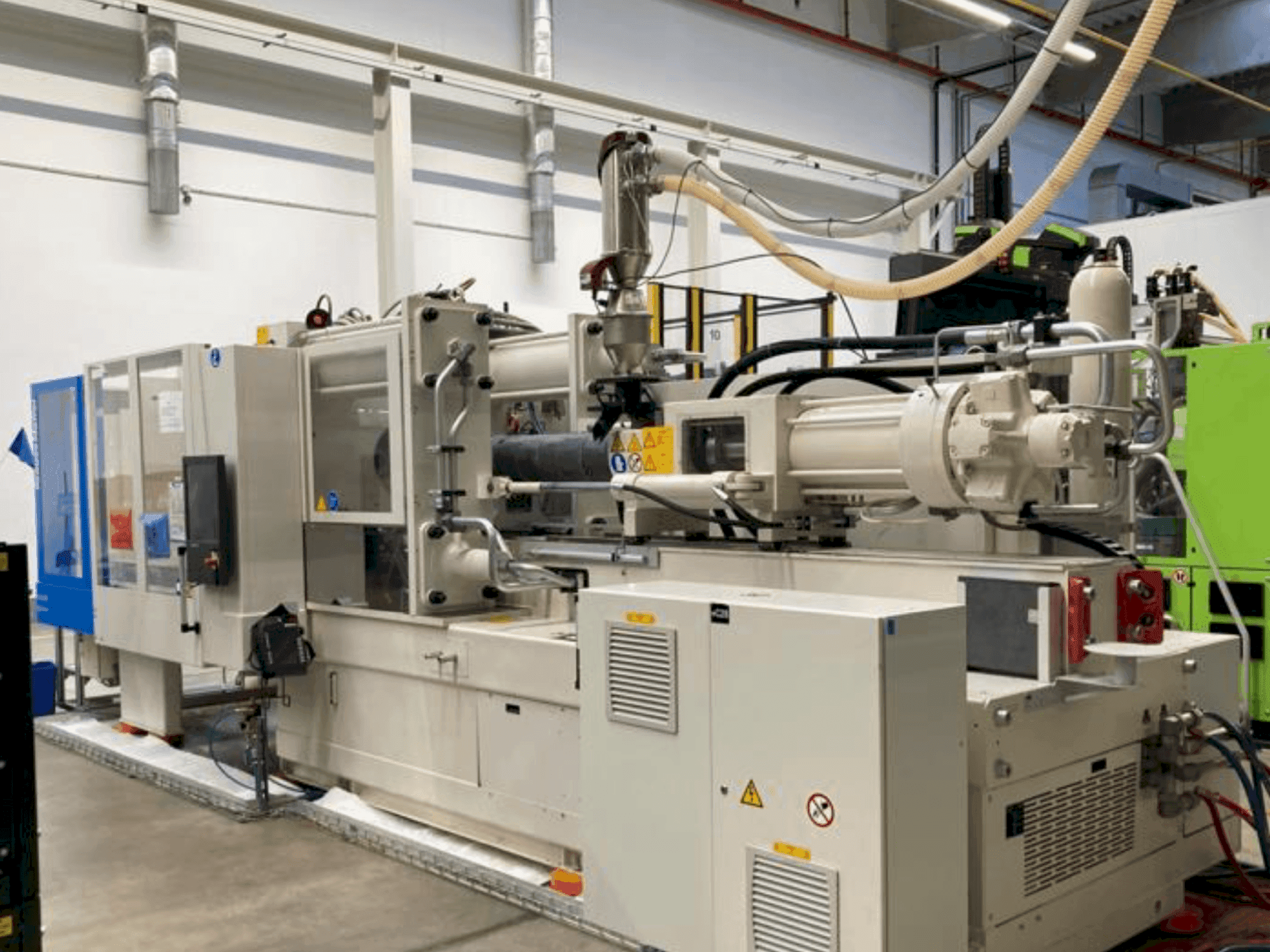 Front view of Krauss Maffei 420-2000 CX  machine