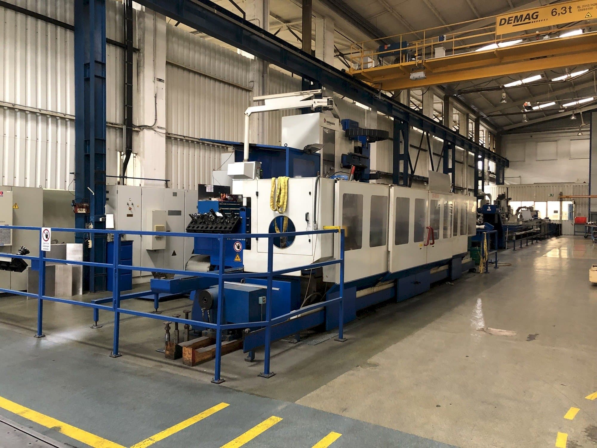 Front view of Soraluce SP-8000 machine