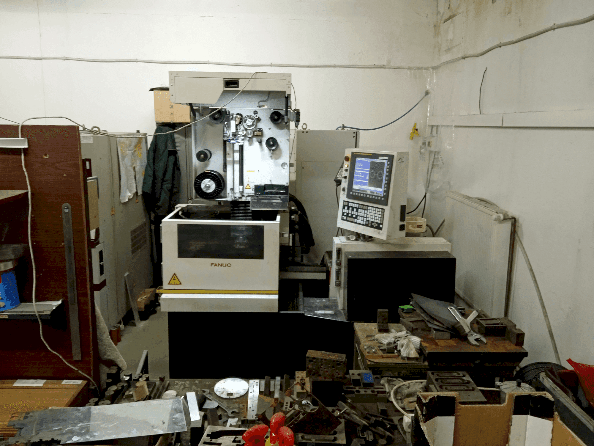 Front view of FANUC Robocut Alpha 0iE  machine