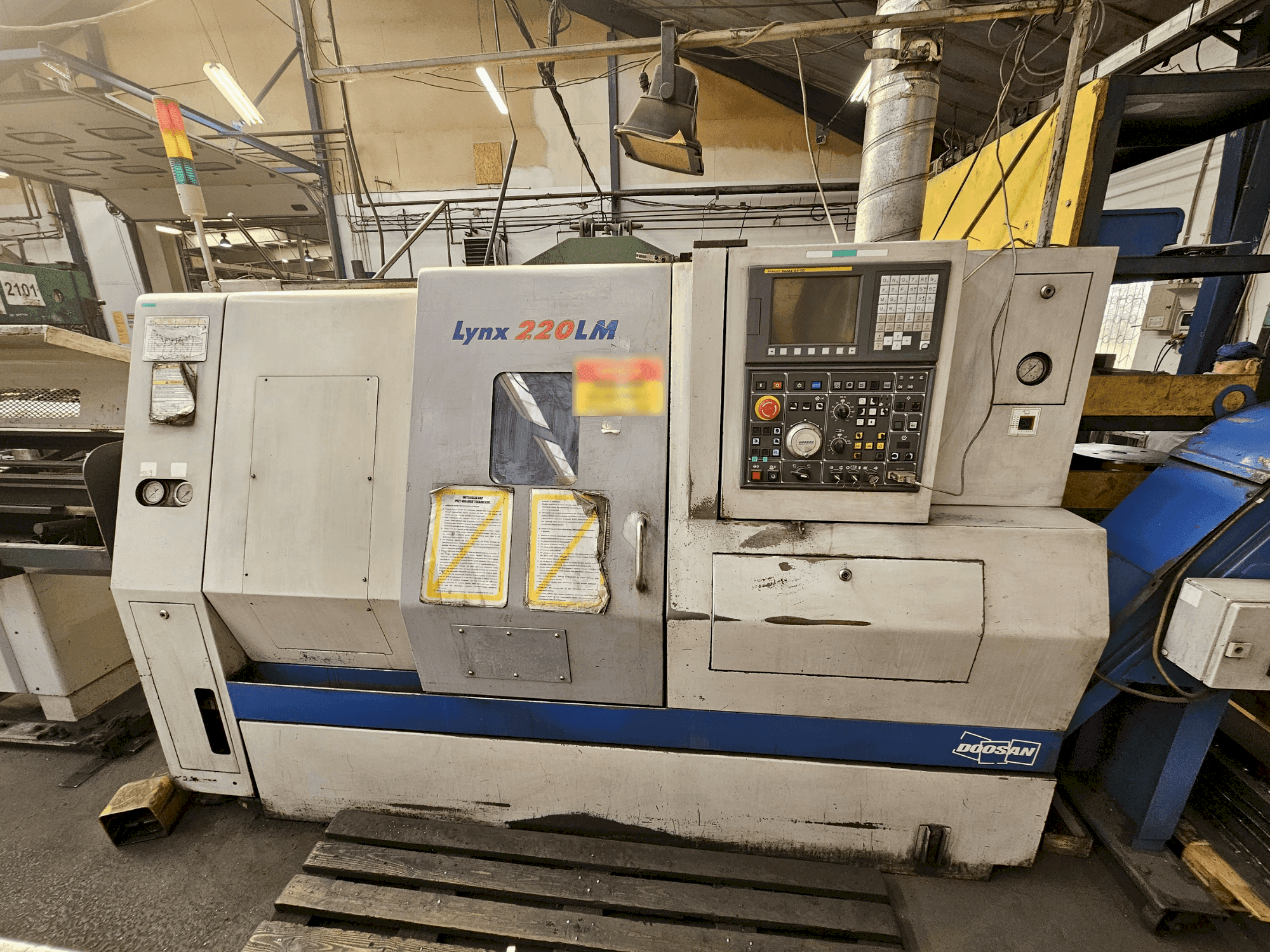 Front view of DOOSAN LYNX 220LMA machine