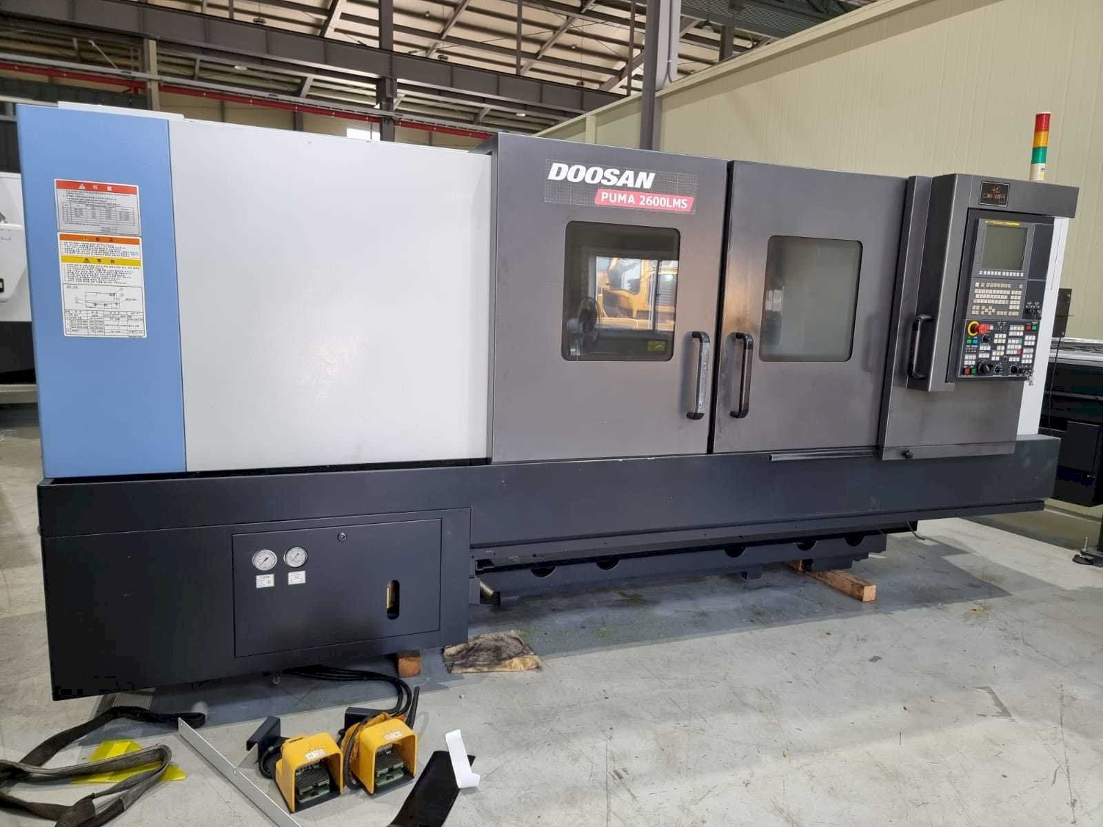 Front view of Doosan PUMA 2600LMS  machine