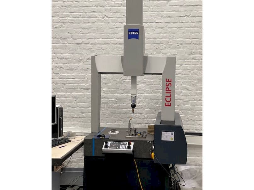 Front view of ZEISS Eclipse machine