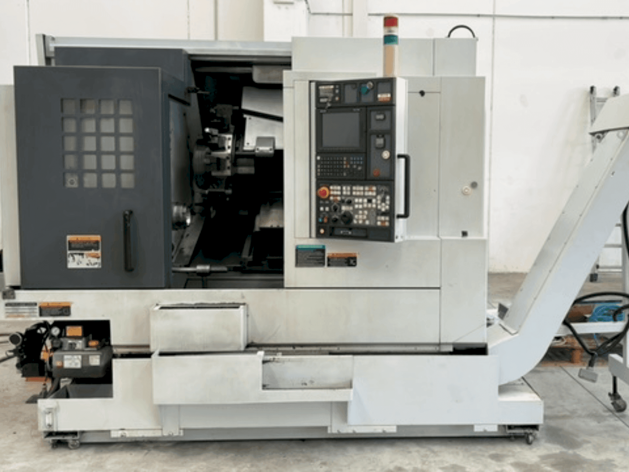 Front view of MORI SEIKI NL 2000Y/500 machine