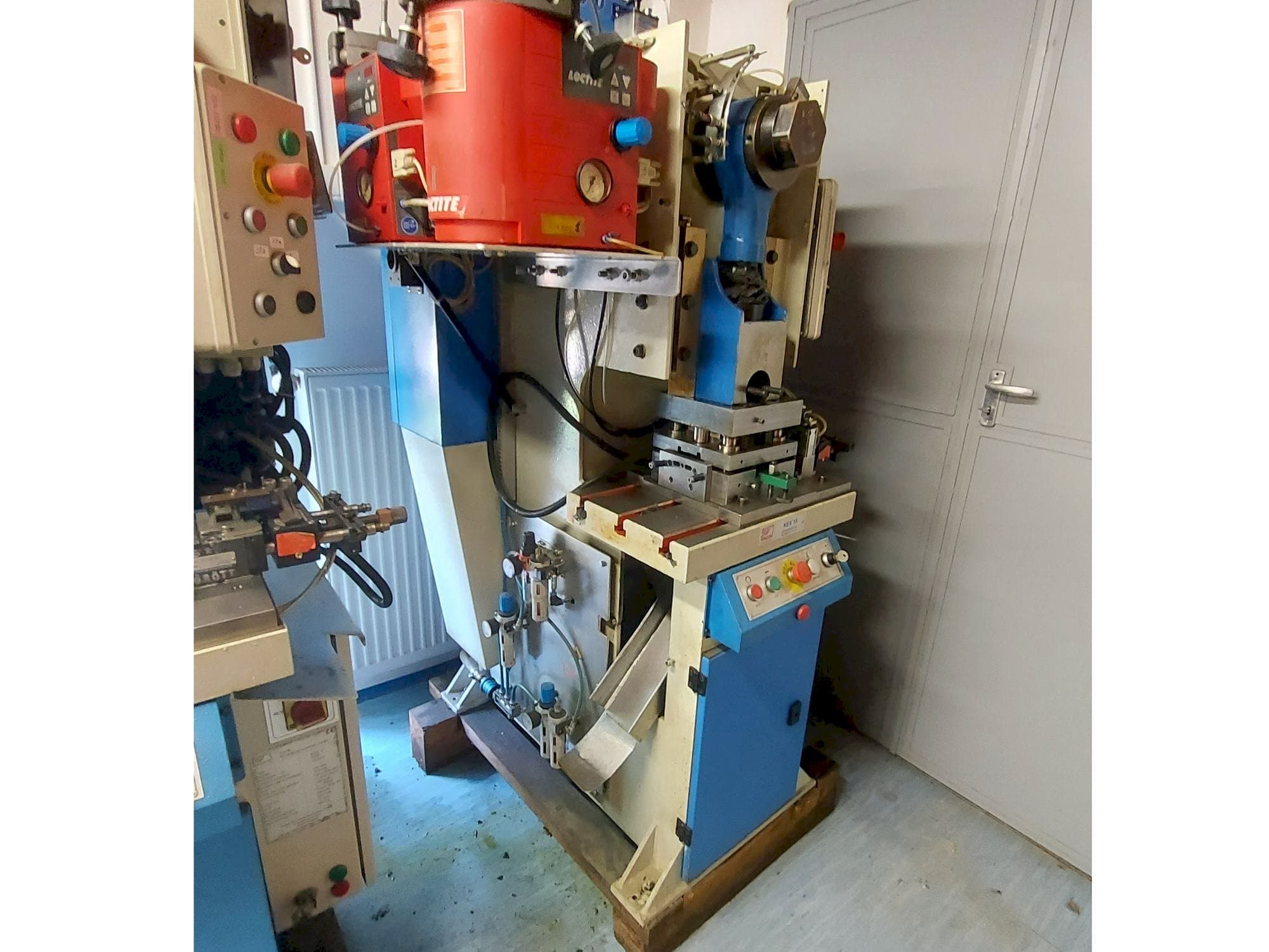 Front view of KNUTH KEX 15 machine