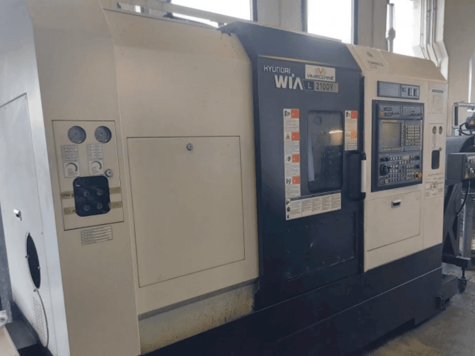 Front view of Hyundai Wia L2100Y machine