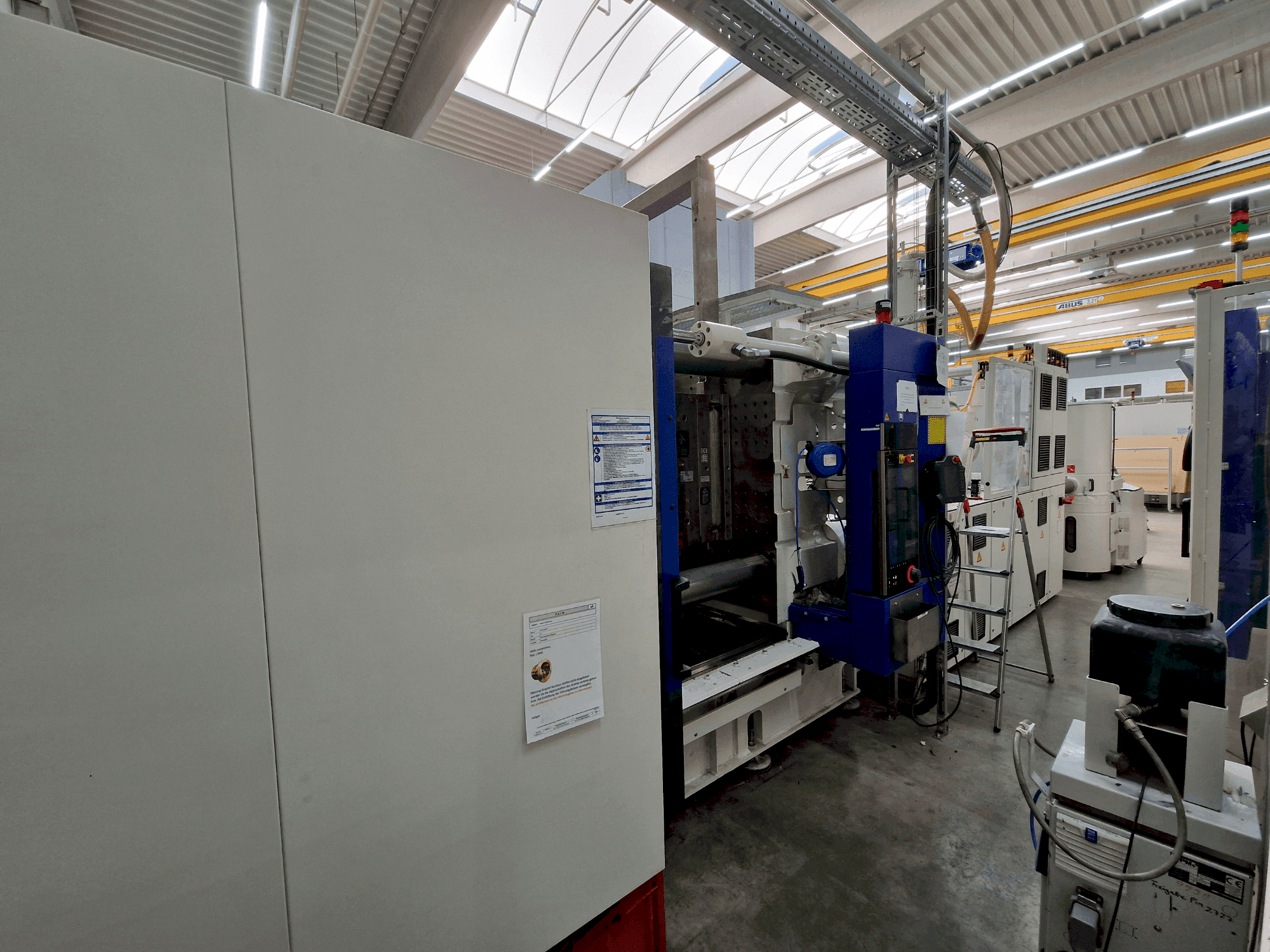 Front view of Engel duo 2400/650  machine