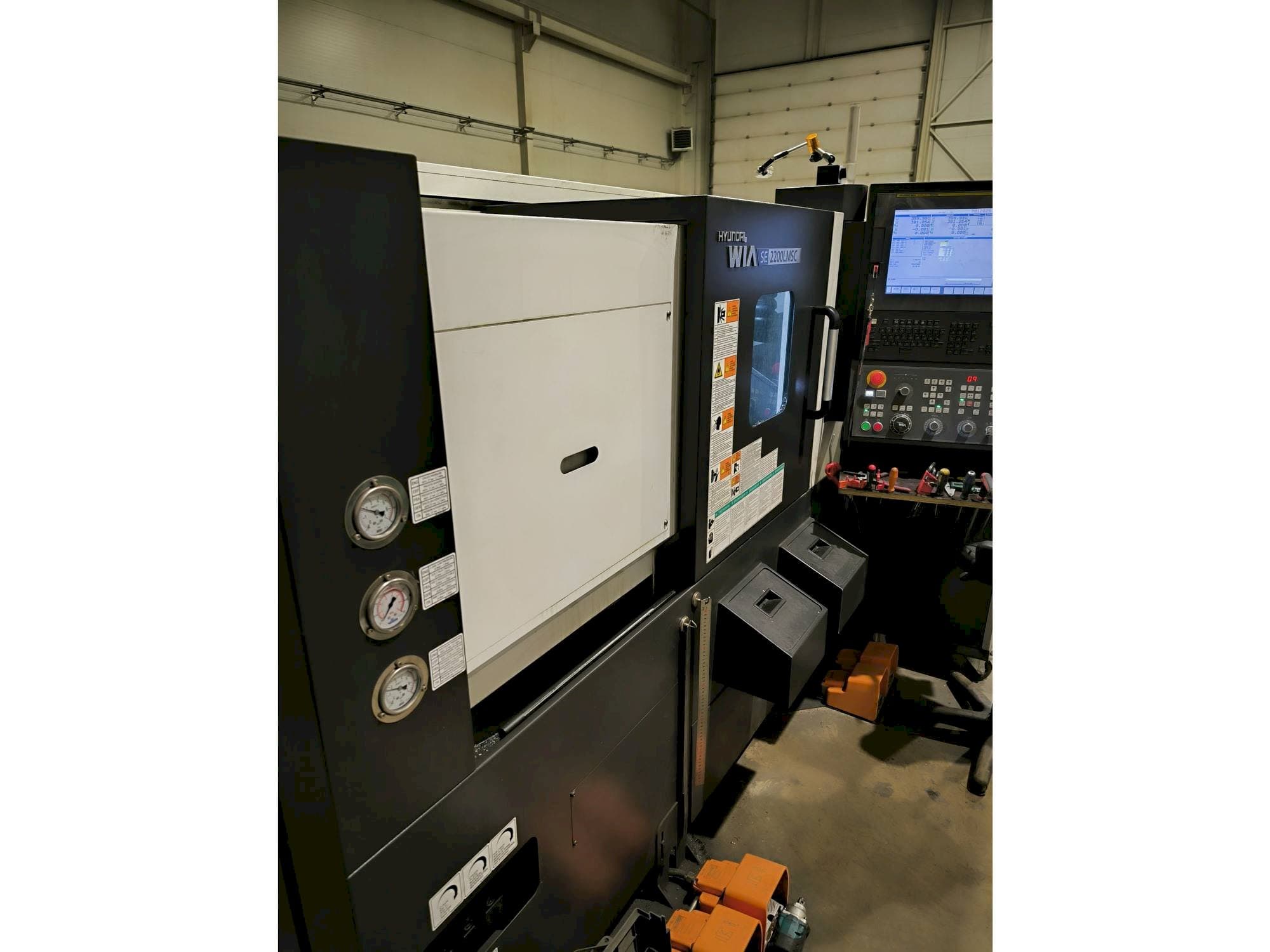 Front view of Hyundai Wia SE2200LMSC machine