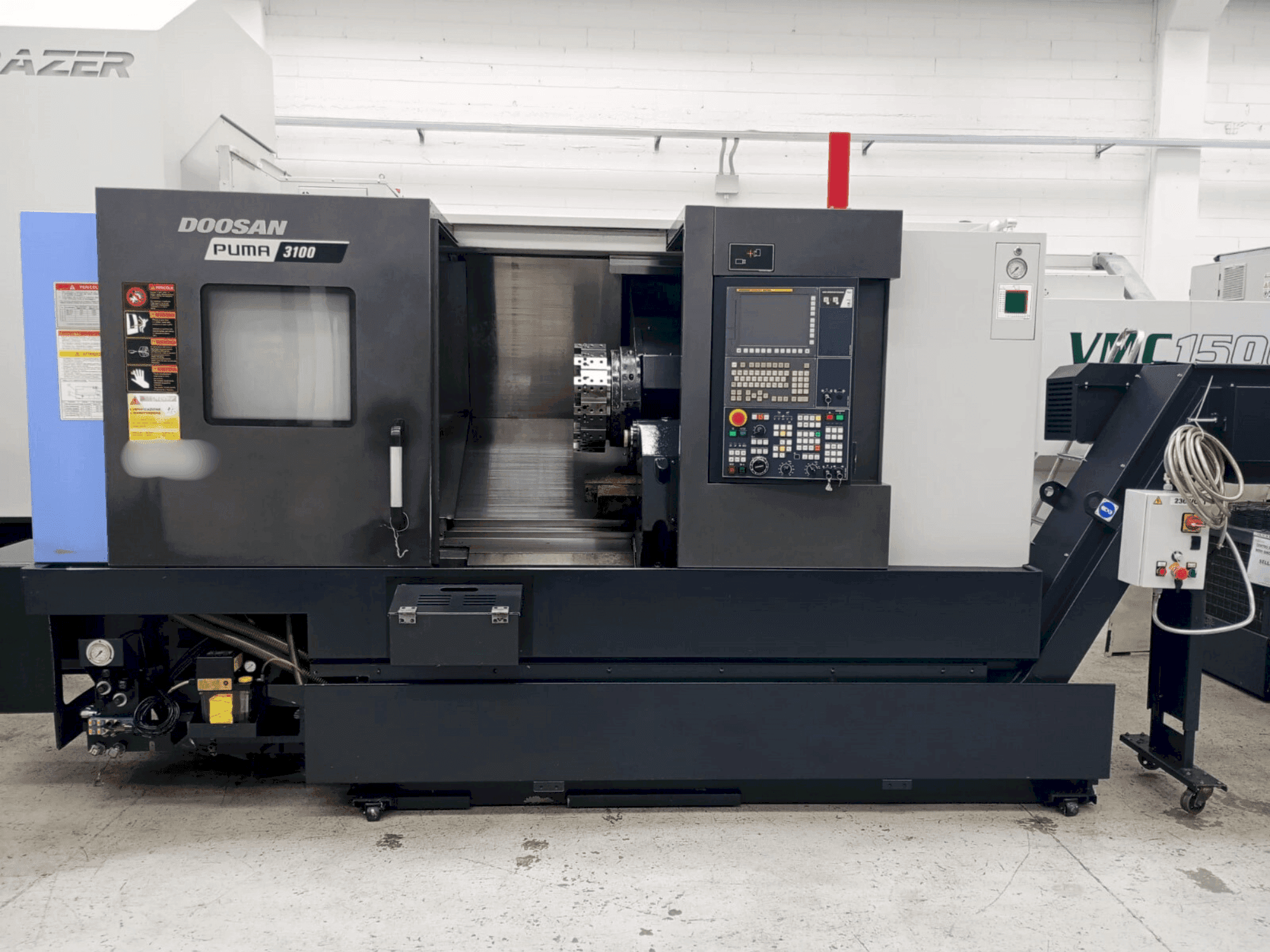 Front view of DOOSAN PUMA 3100 machine
