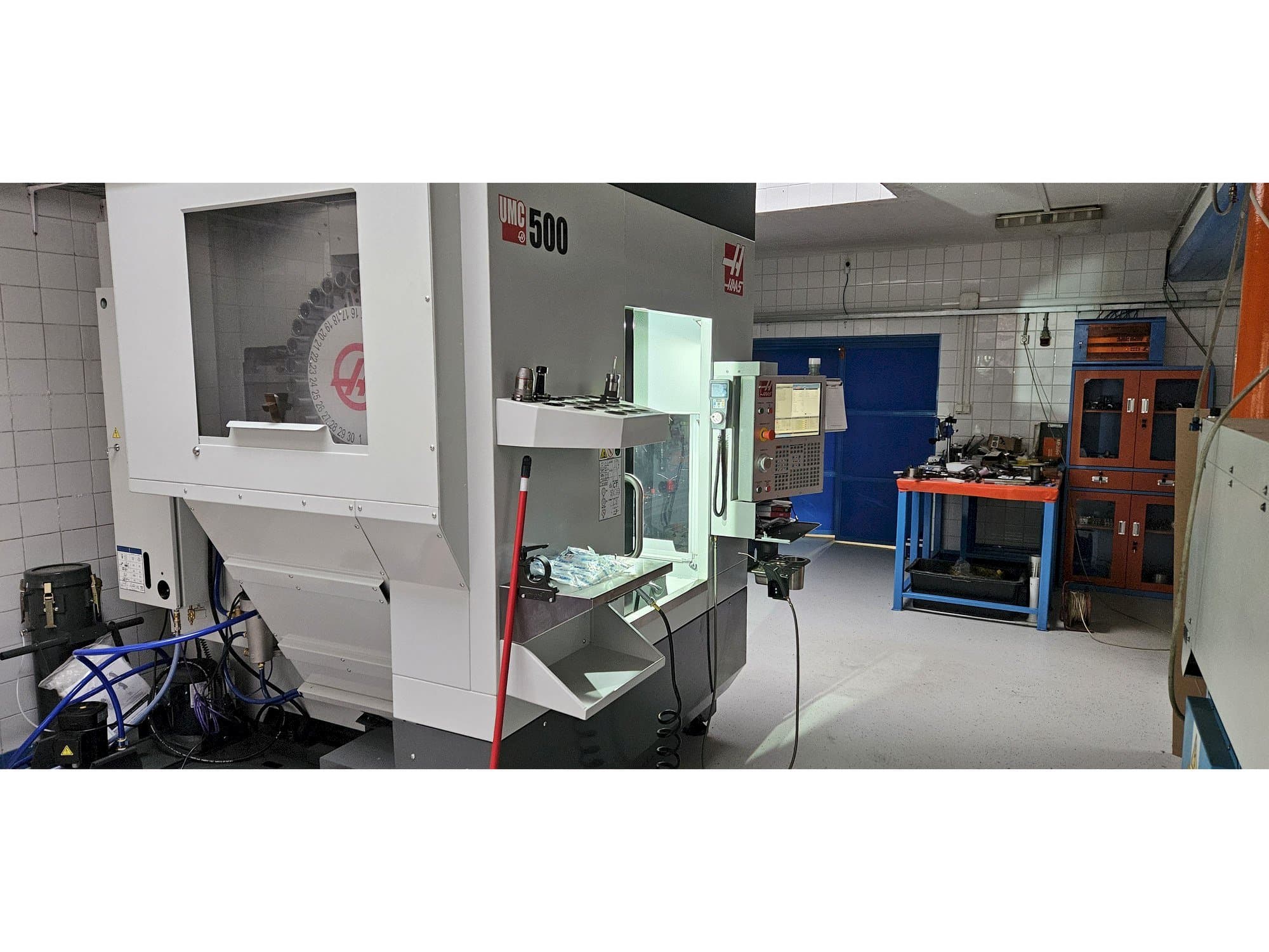 Front view of HAAS UMC-500 machine