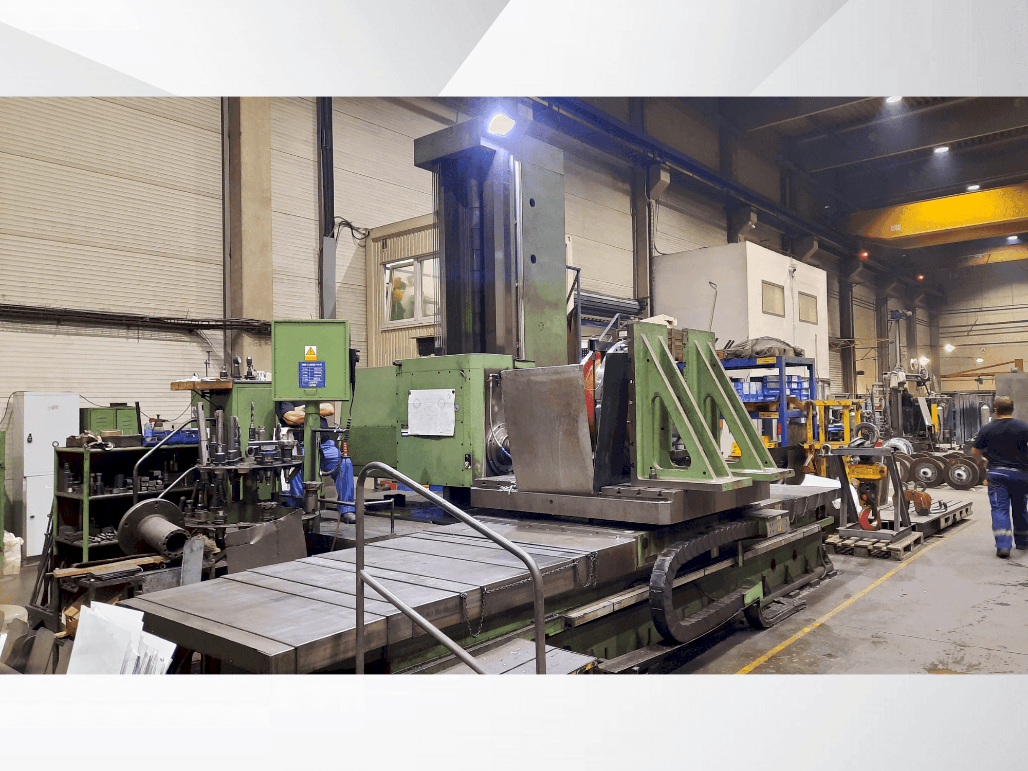 Front view of TOS WHN 13.8 CNC machine