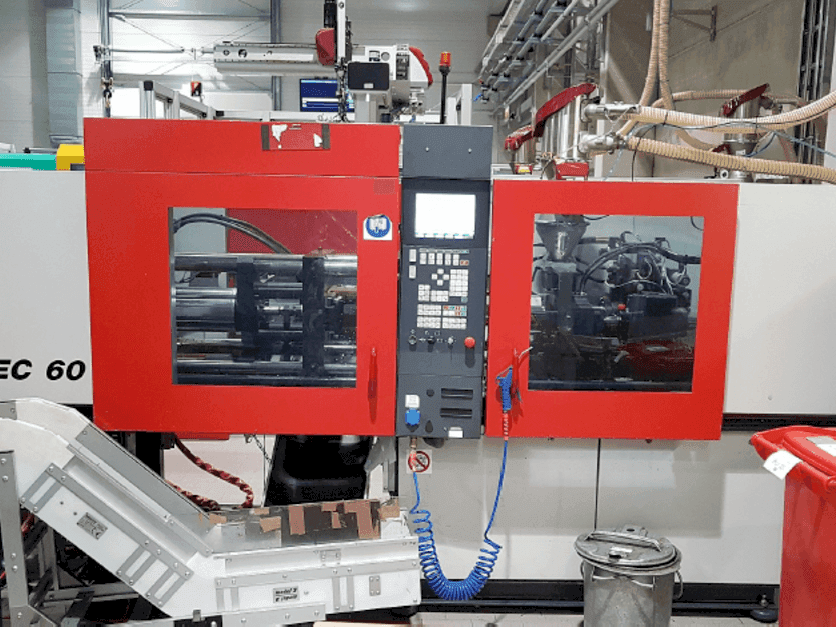 Front view of FERROMATIK MILACRON 600-355 K-TEC machine