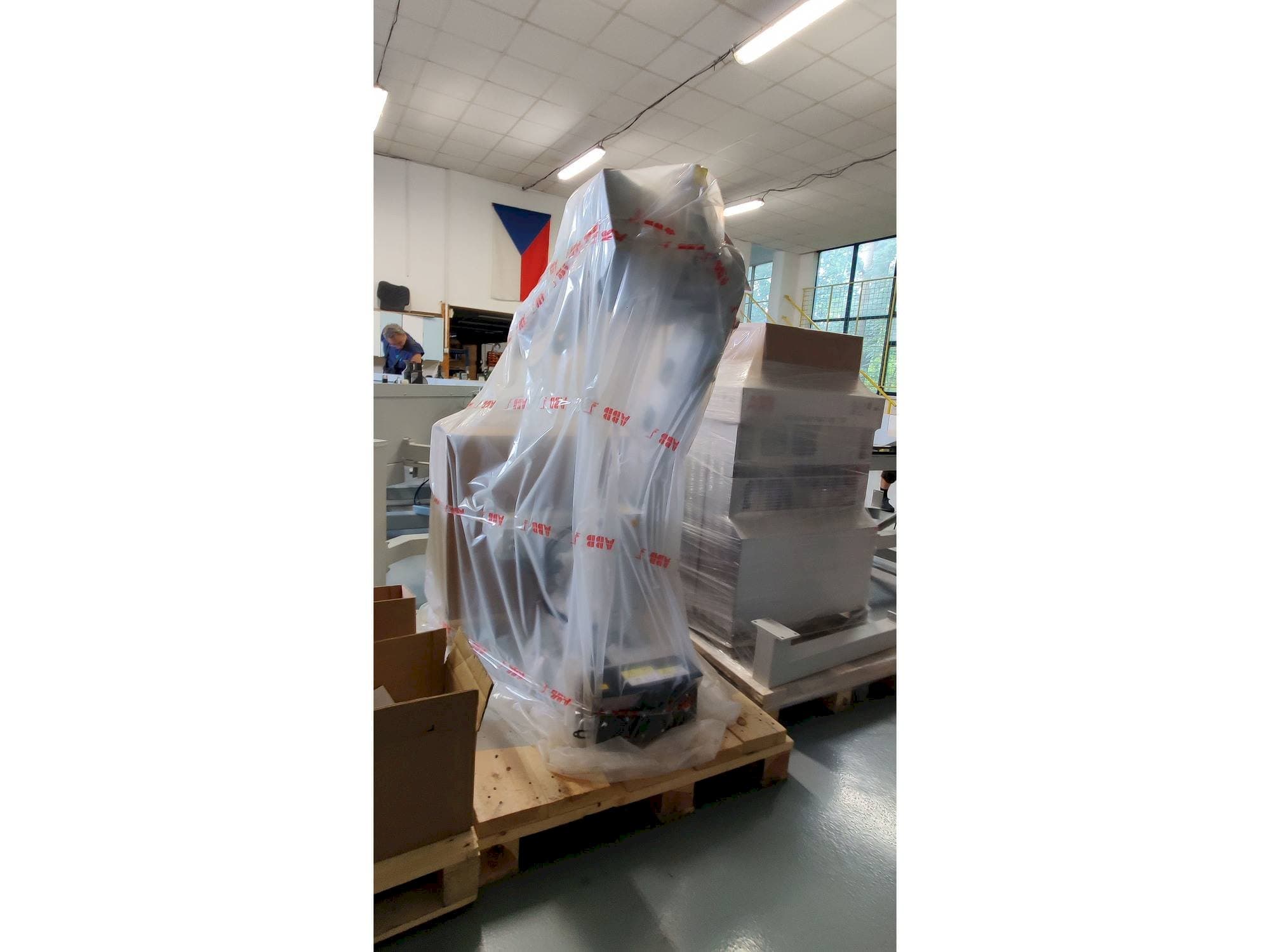Front view of ABB IRB 4600 machine