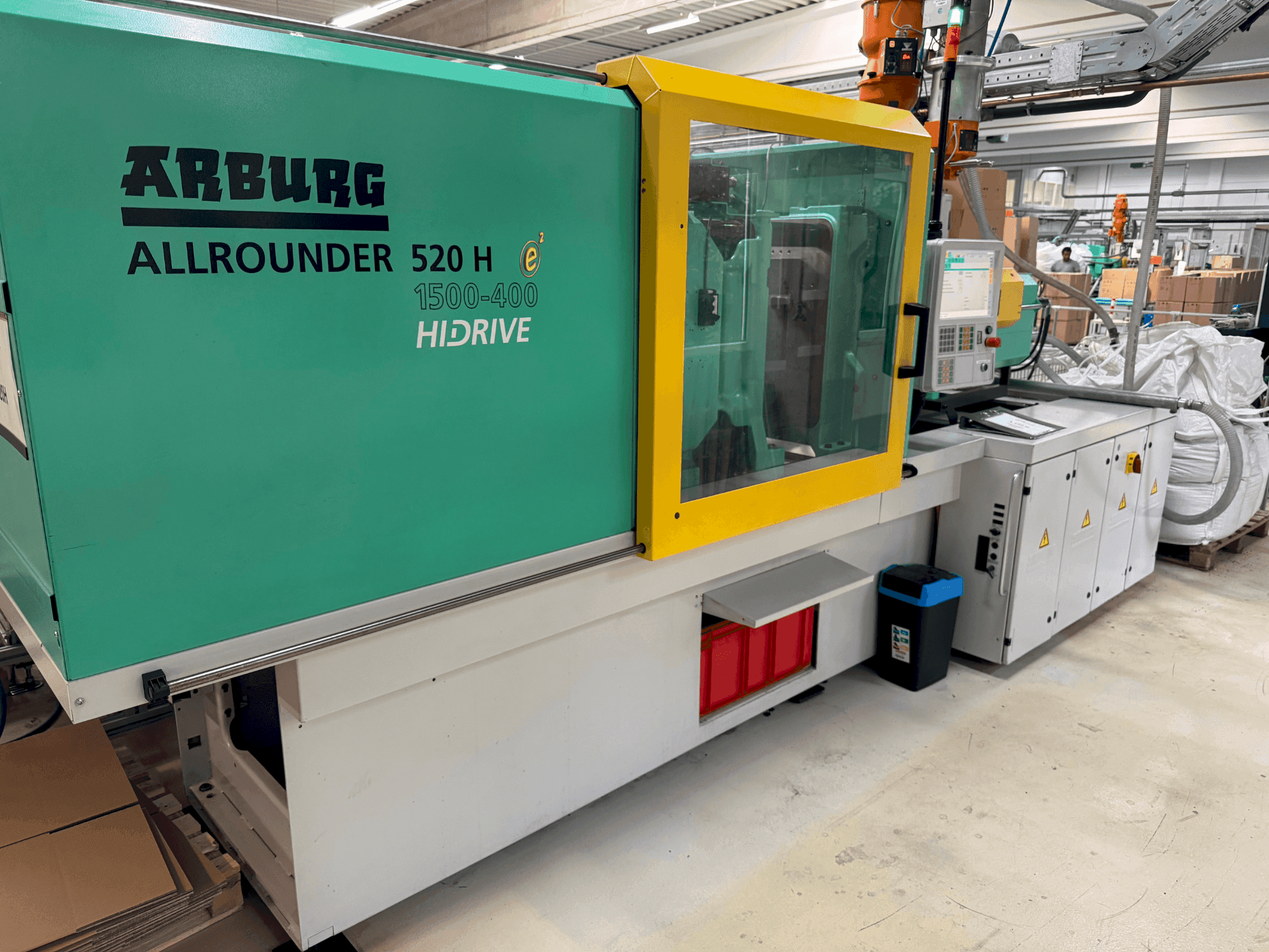 Front view of Arburg Allrounder 520H machine