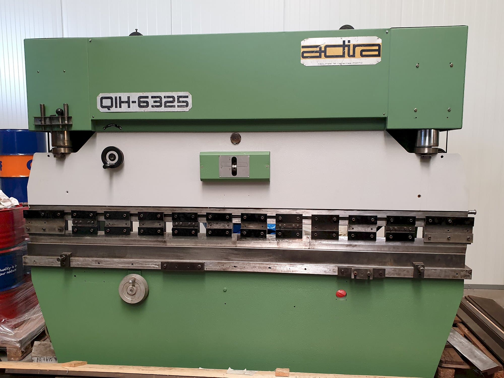 Front view of ADIRA QIH 6325 Machine