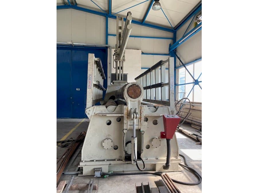 Front view of Akyapak AHS 4100/25 machine