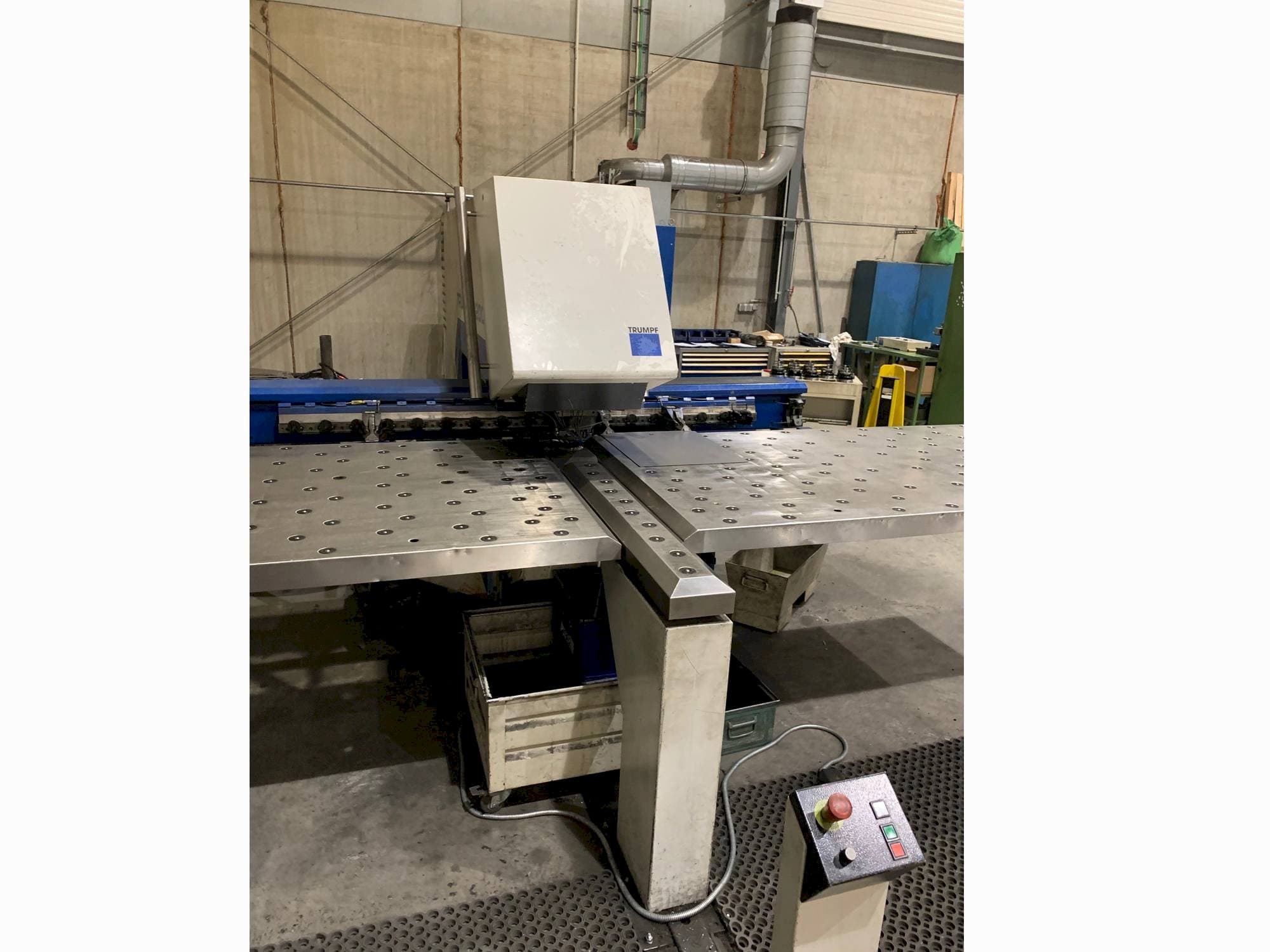 Front view of Trumpf Trumatic 200 machine
