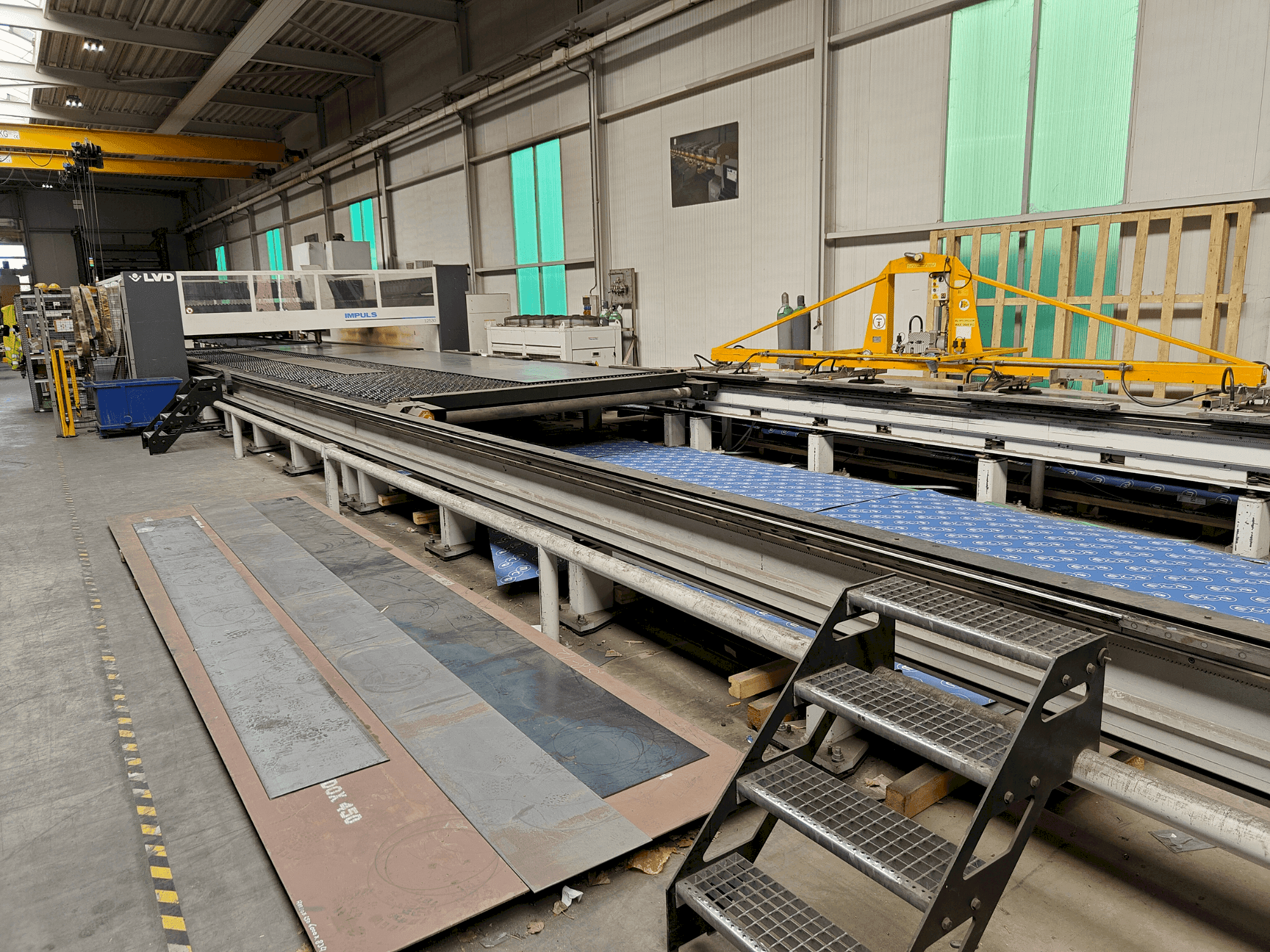 Front view of LVD IMPULS 125 30  machine