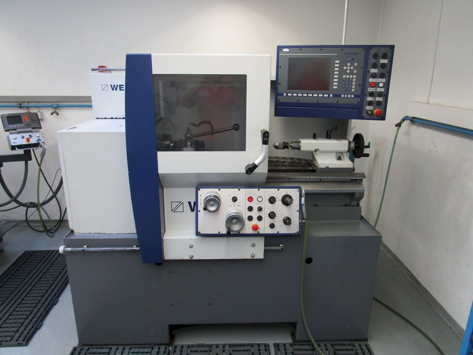Front view of Weiler E30 x 750 machine