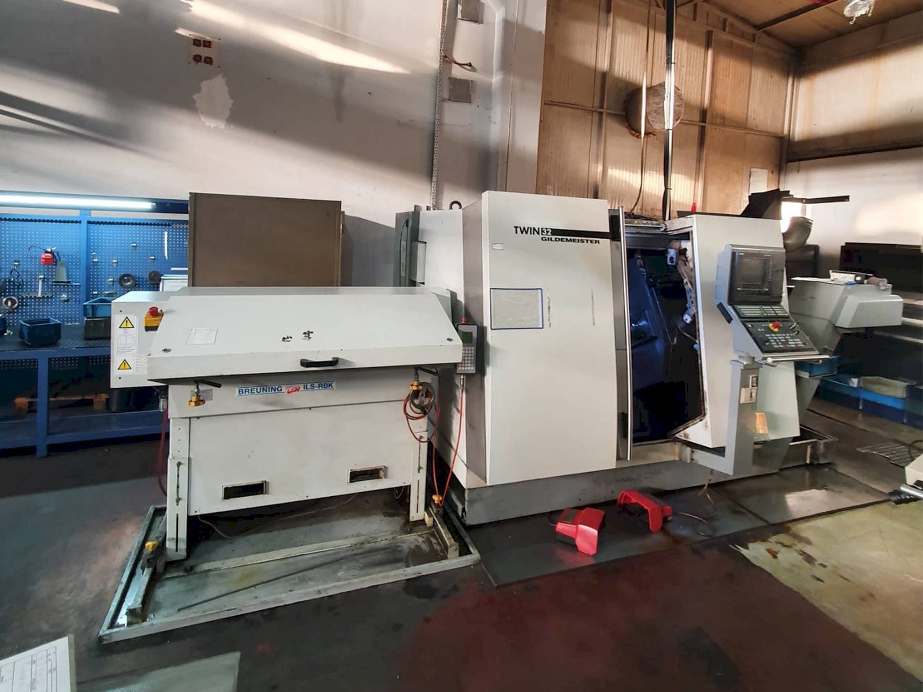 Front view of Gildemeister TWIN 32 machine