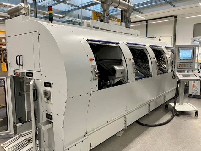 Front view of MIKRON Multistep XS machine