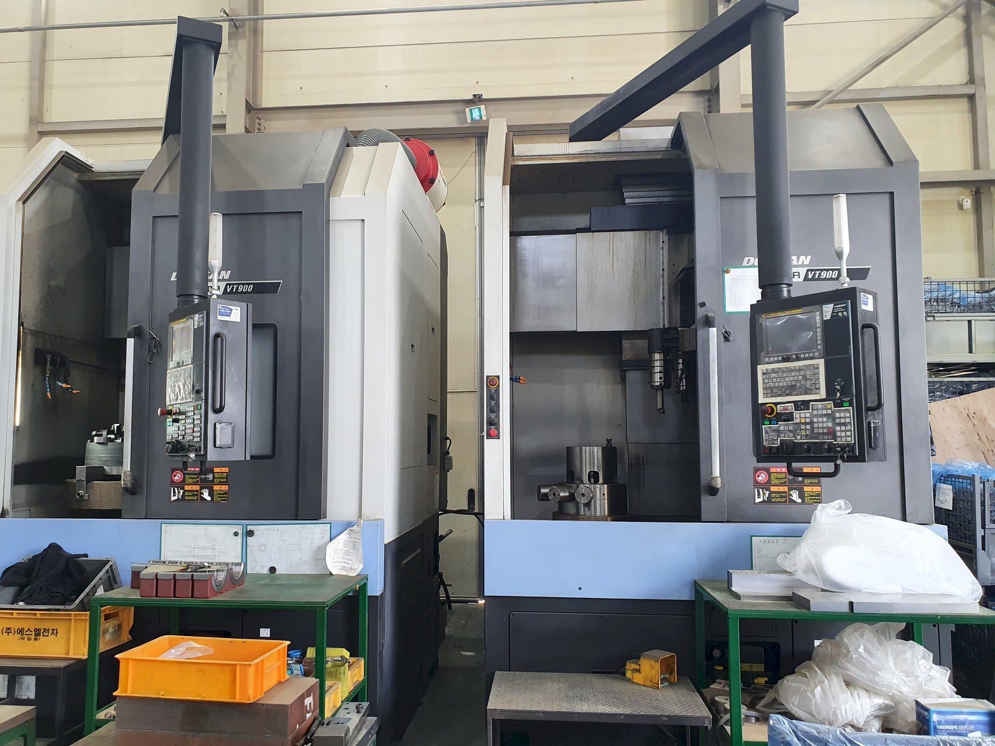 Front view of Doosan PUMA VT900  machine
