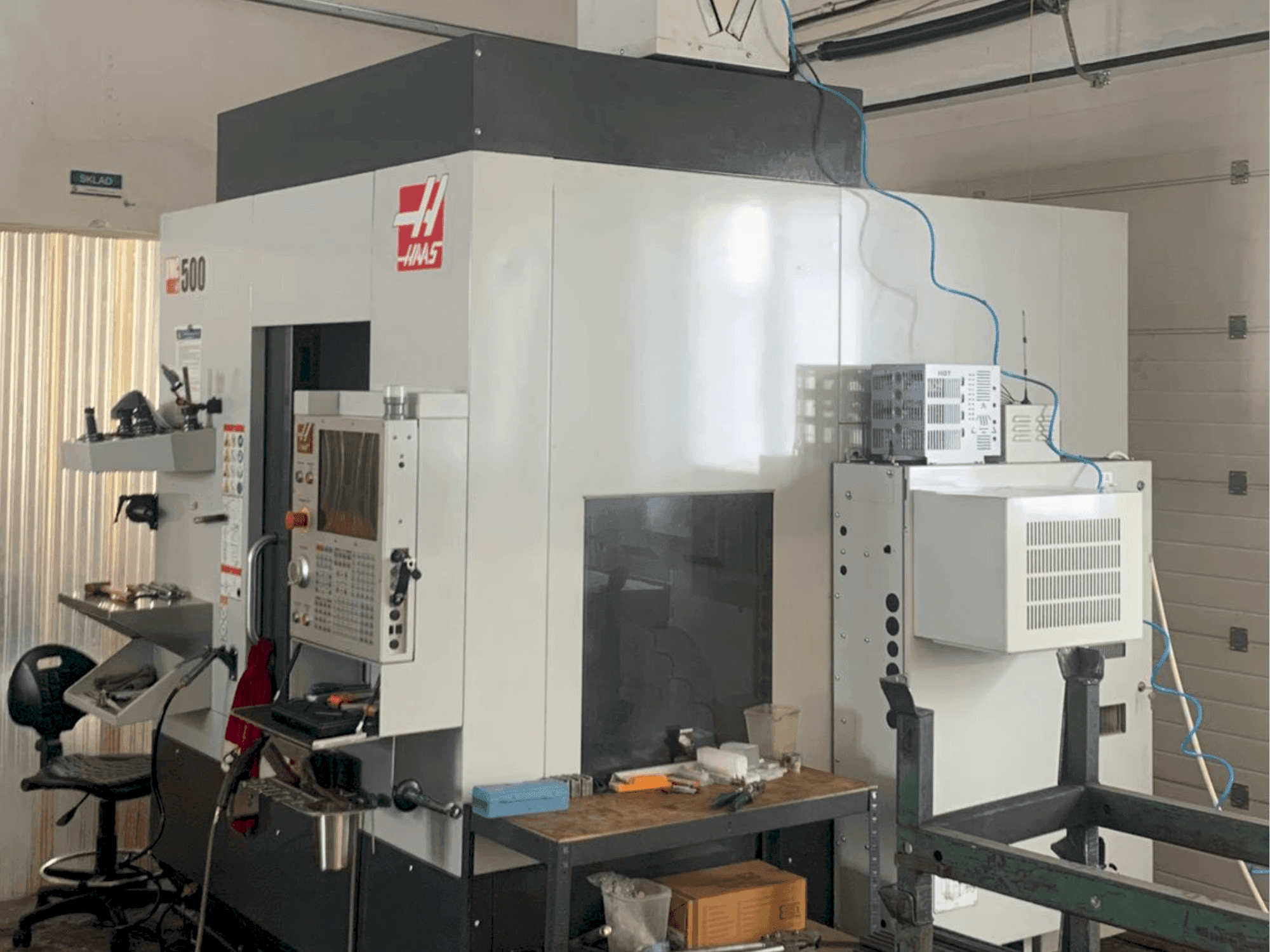 Front view of HAAS UMC 500  machine