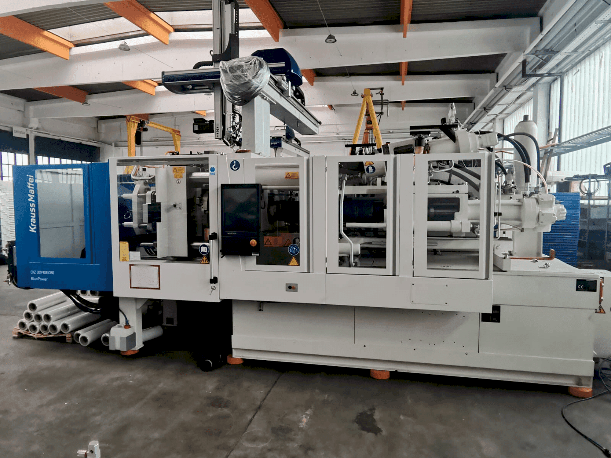 Front view of Krauss Maffei 200-1000-380 CX Z machine