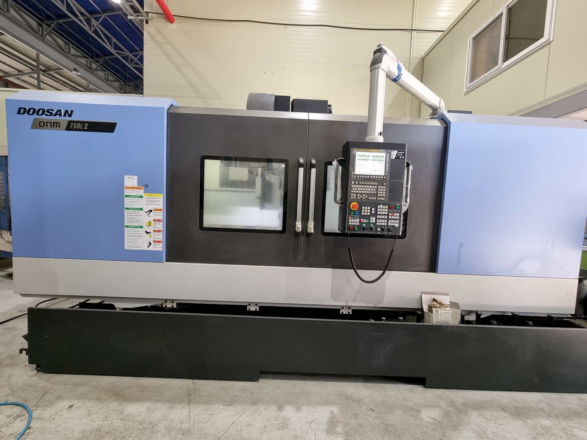 Front view of Doosan DNM 750L II machine