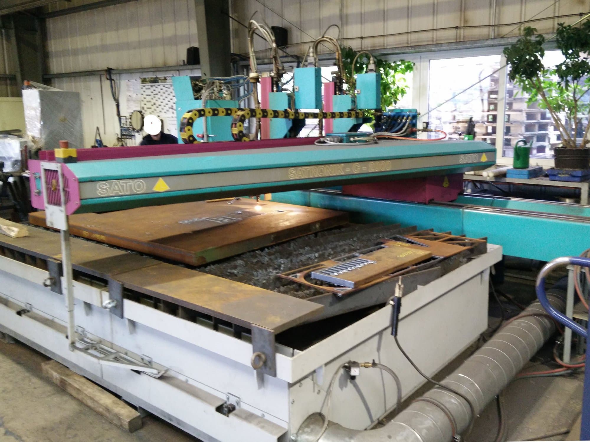 Left view of SATO SATRONIK C-2000 Machine