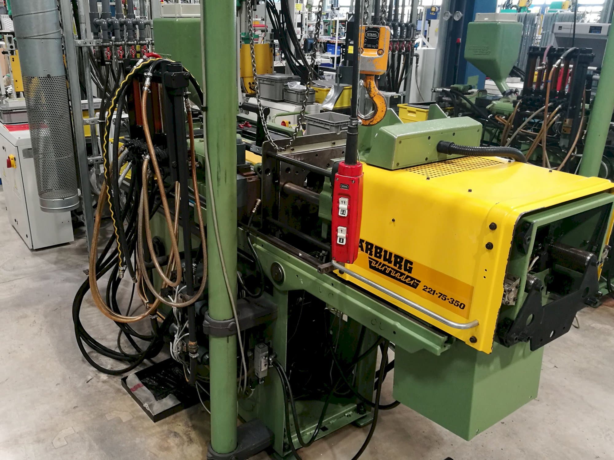 Right view of Arburg Allrounder 221-75-350 Machine