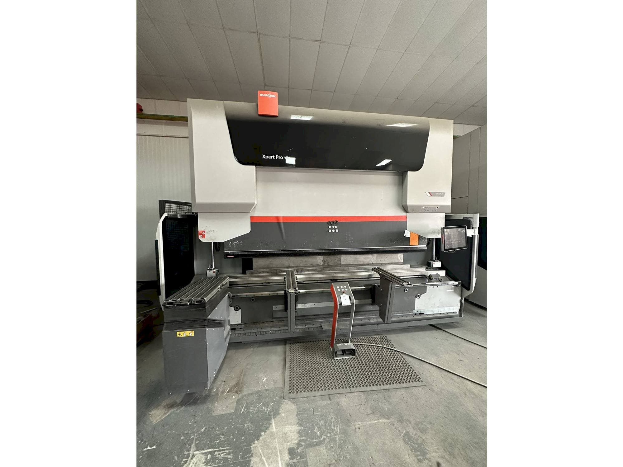 Front view of Bystronic Xpert 150/3100 machine