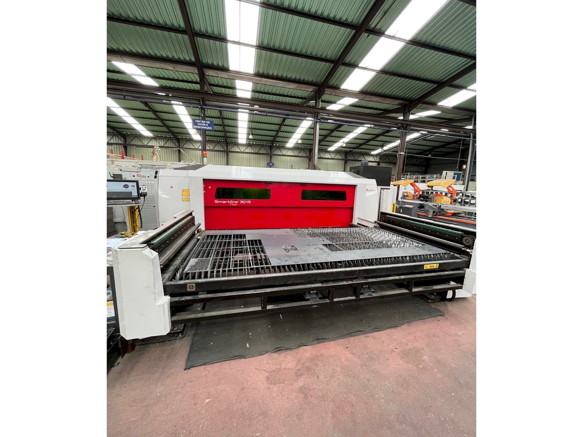 Front view of TCI Smartline Fiber 3015 3KW machine