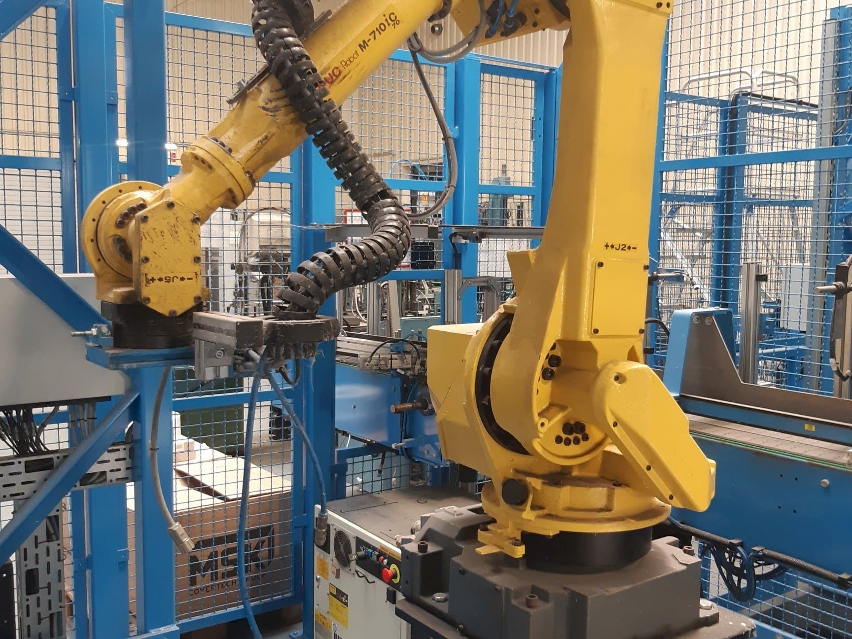 Front view of FANUC M-710iC (2015) machine