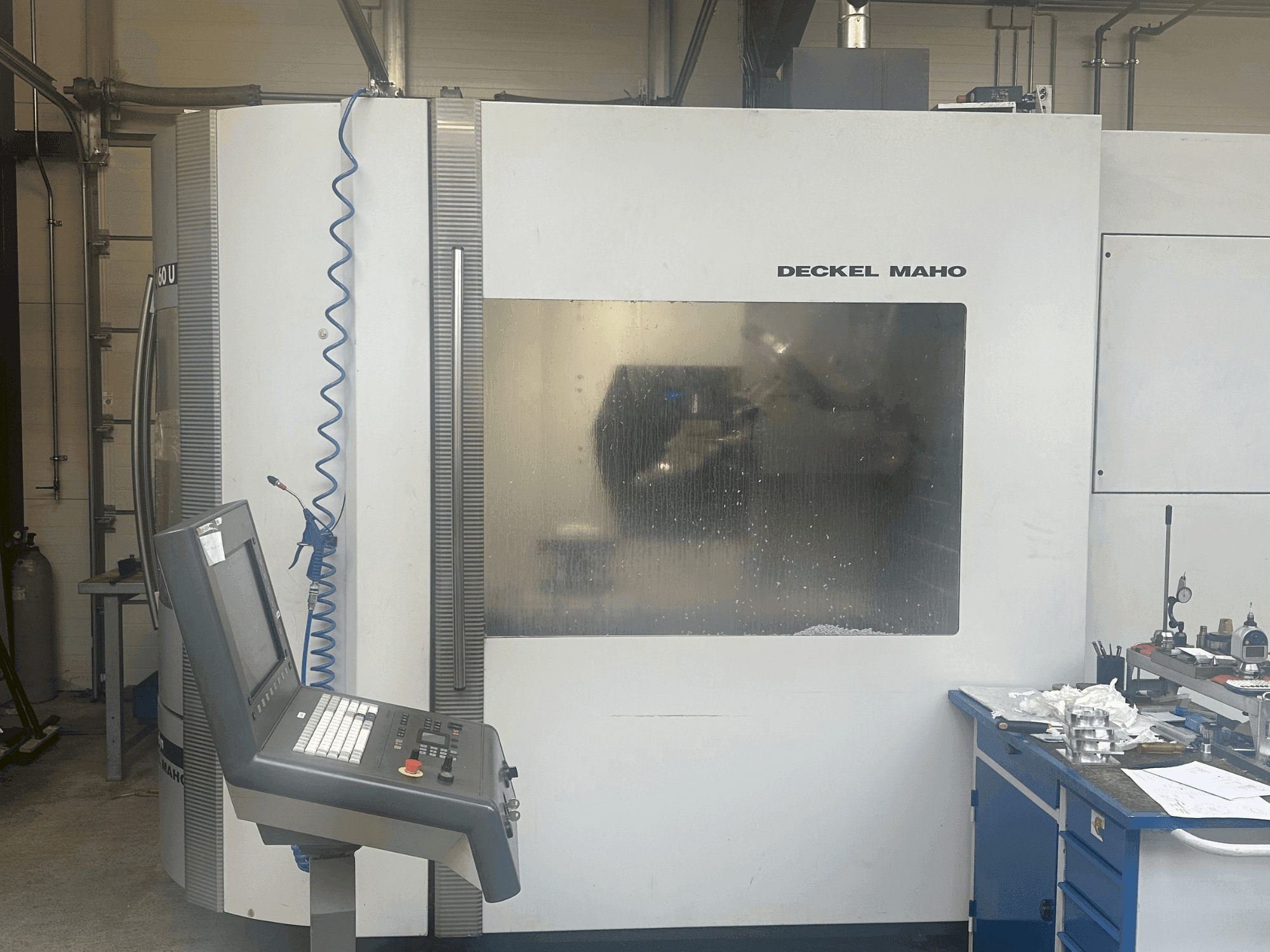 Front view of DECKEL MAHO DMC 60U HiDyn  machine