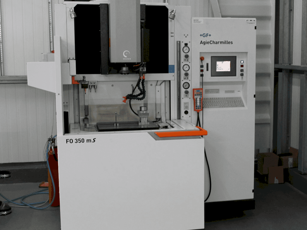 Front view of AgieCharmilles FO350MS machine