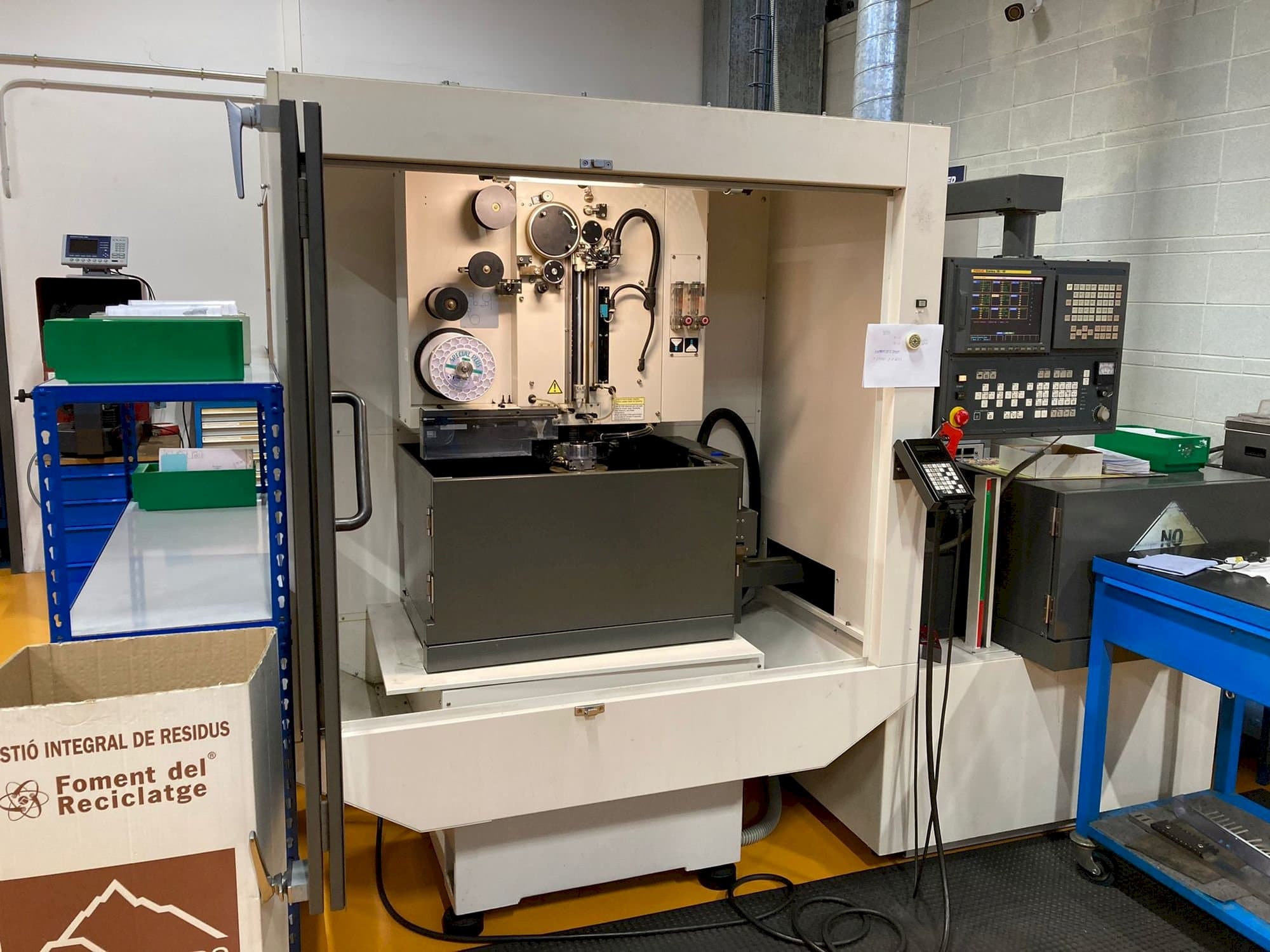 Front view of FANUC Robocut Alpha-0iA  machine