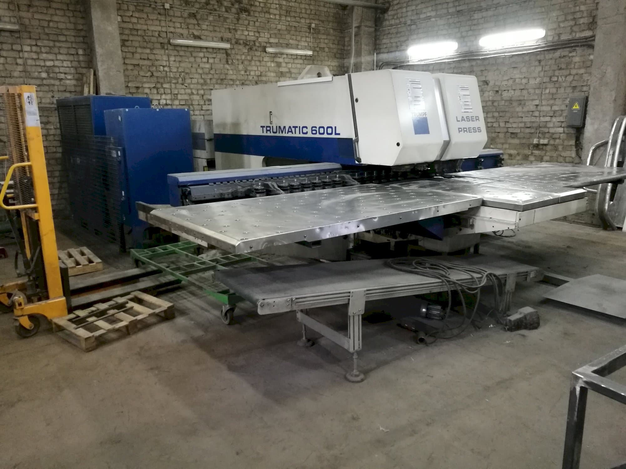 Front view of Trumpf Trumatic 600L machine