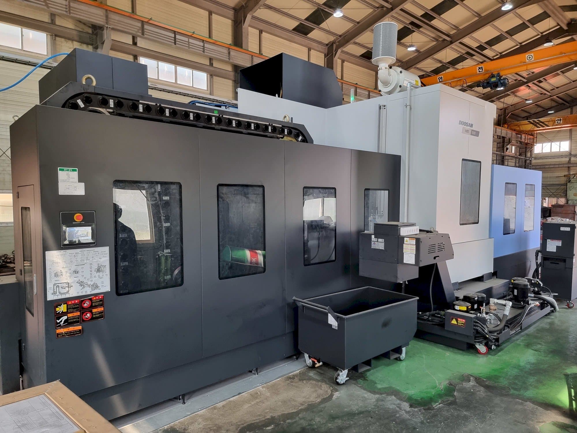 Front view of Doosan HM 1000 machine