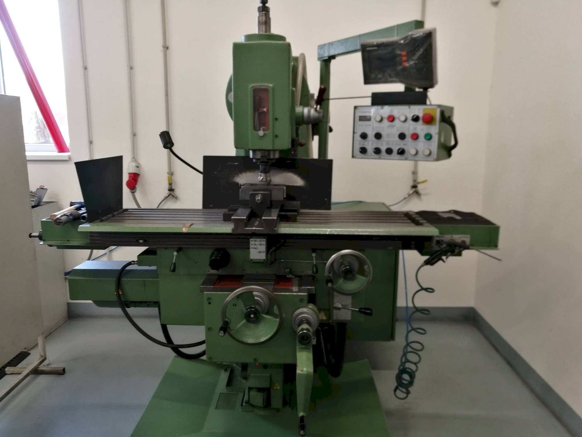 Front view of TOS FGV 32 machine