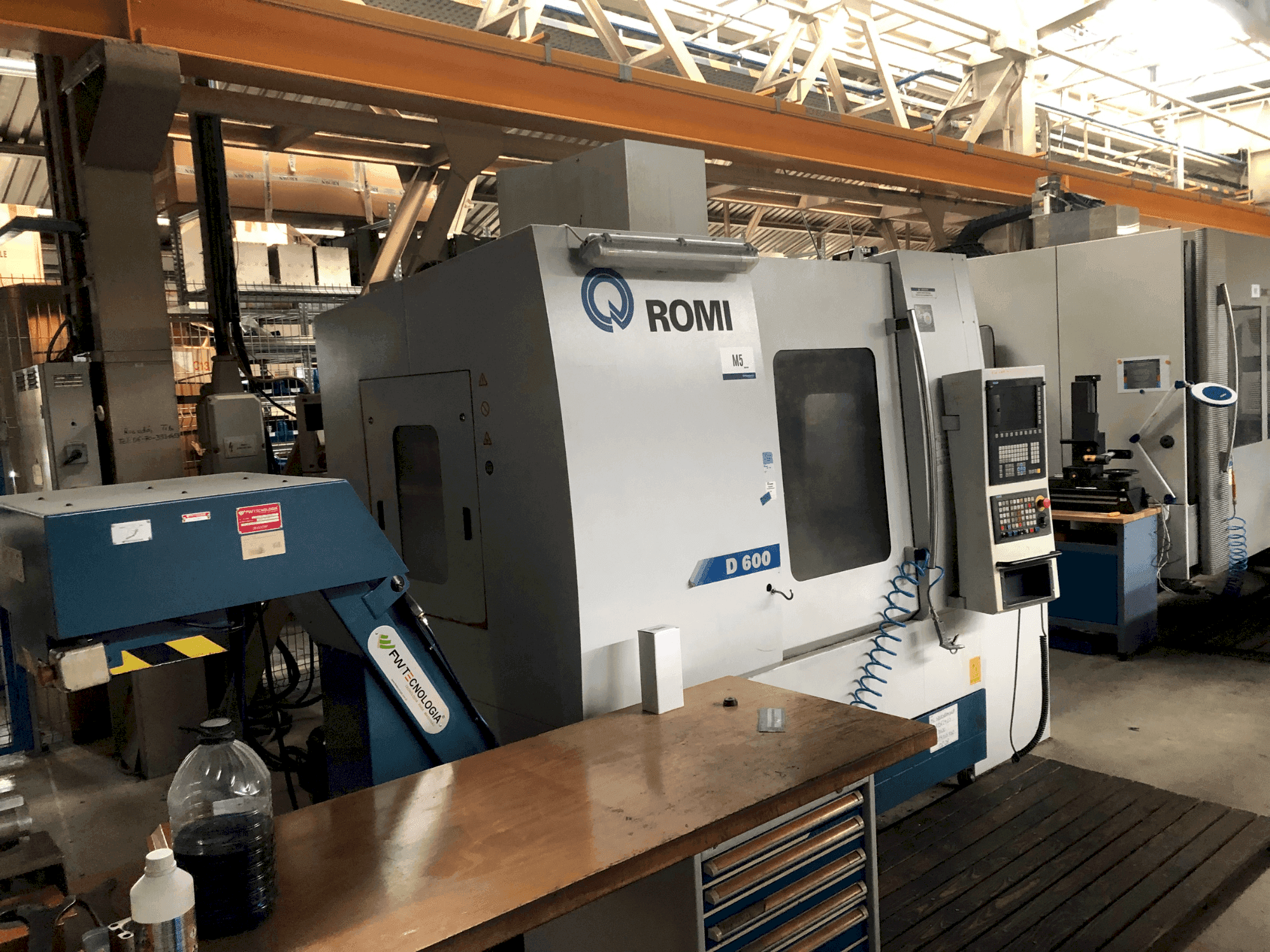 Front view of Romi D600  machine