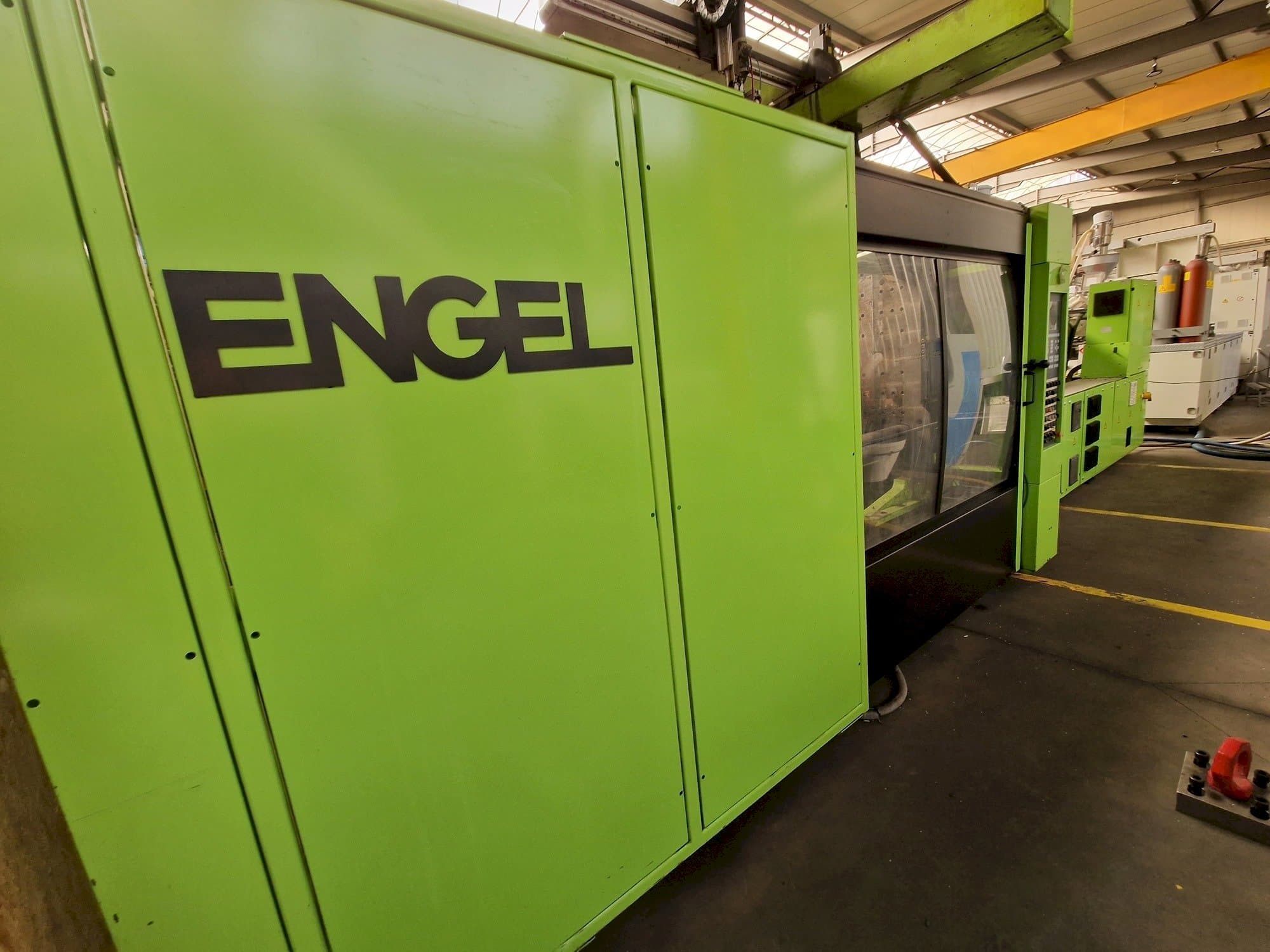 Left side view of Engel ES4550/800 DUO machine