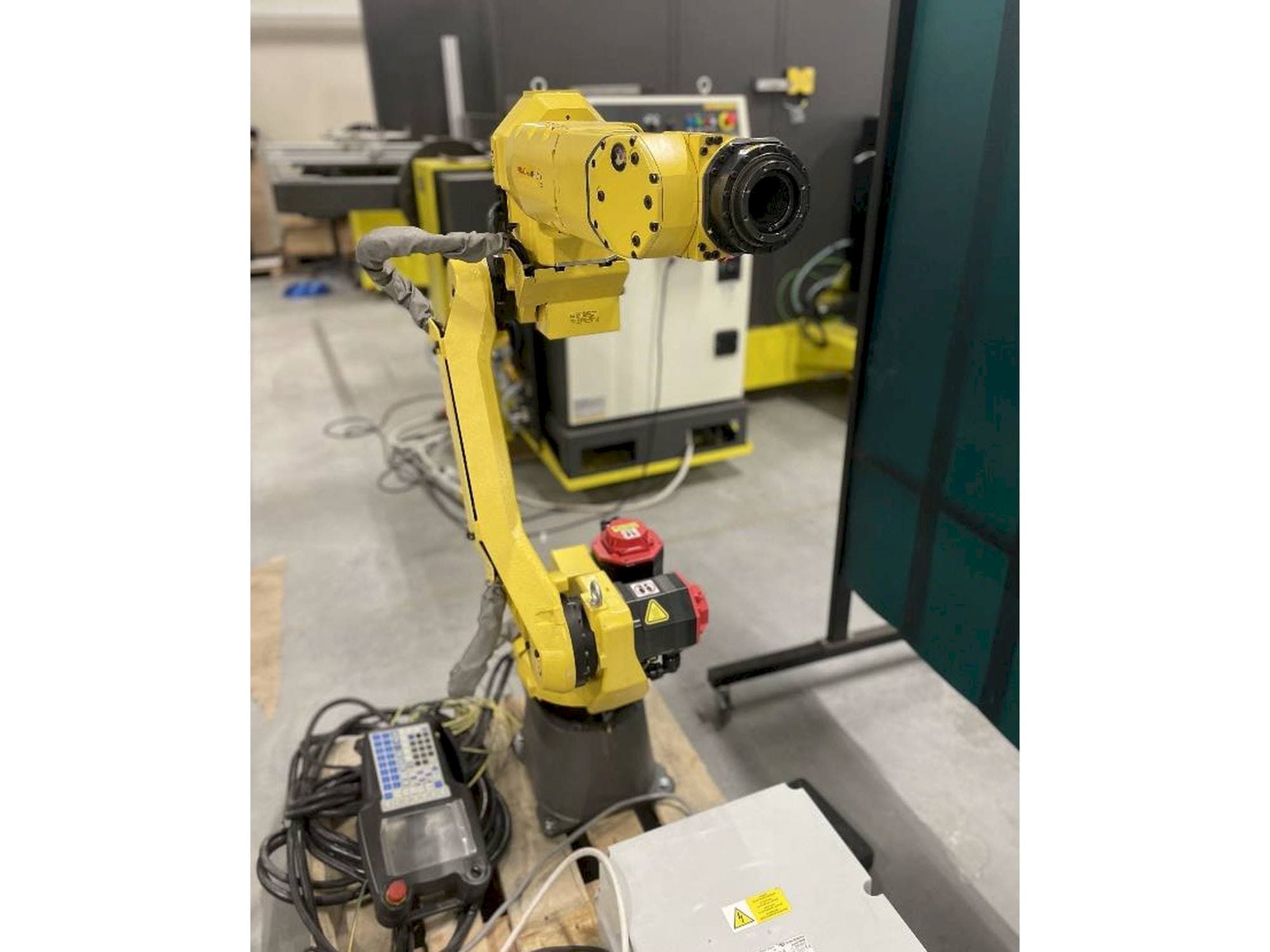 Front view of FANUC M10iA/12 machine
