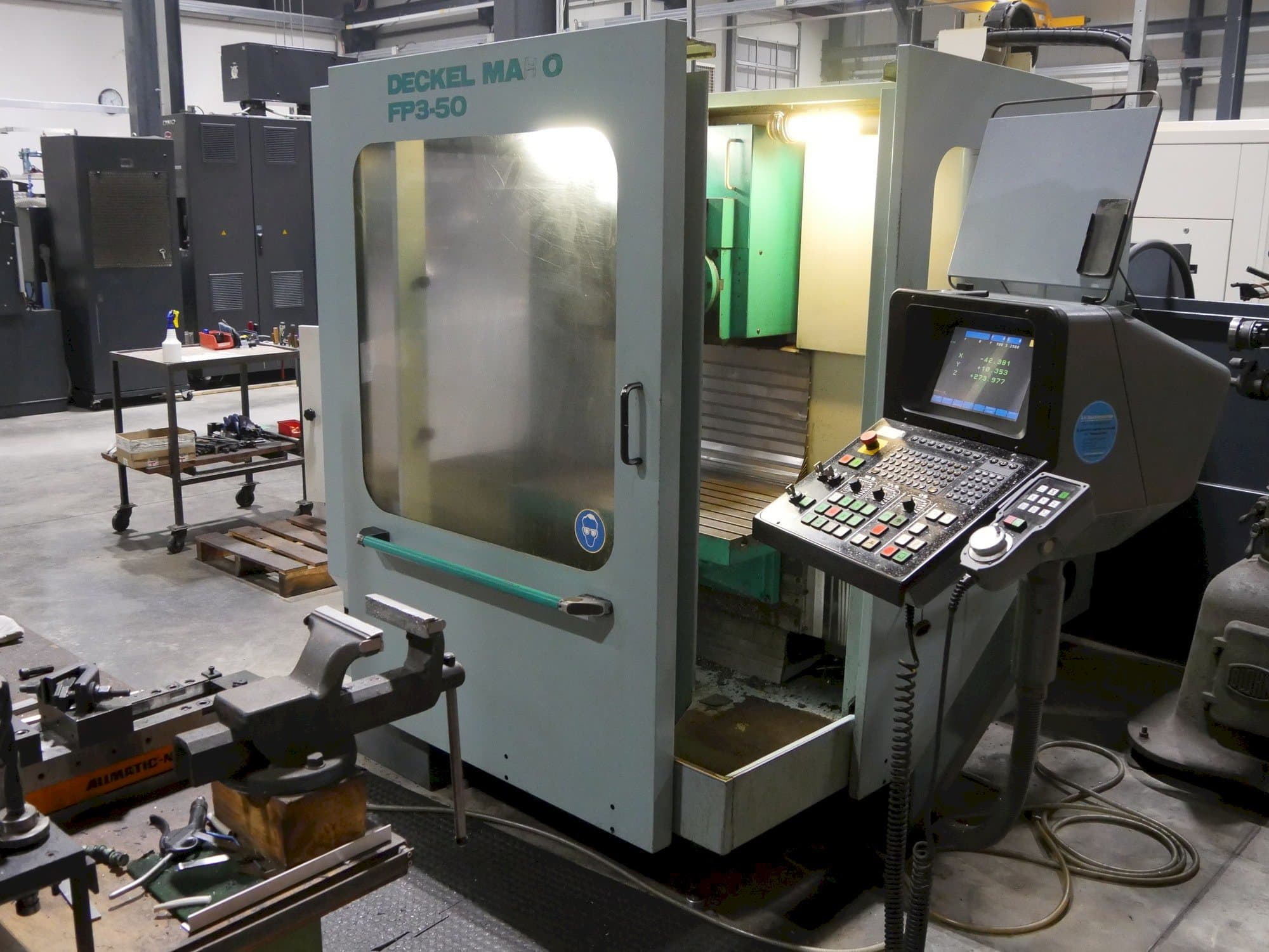 Front view of DECKEL Maho FP3-50  machine