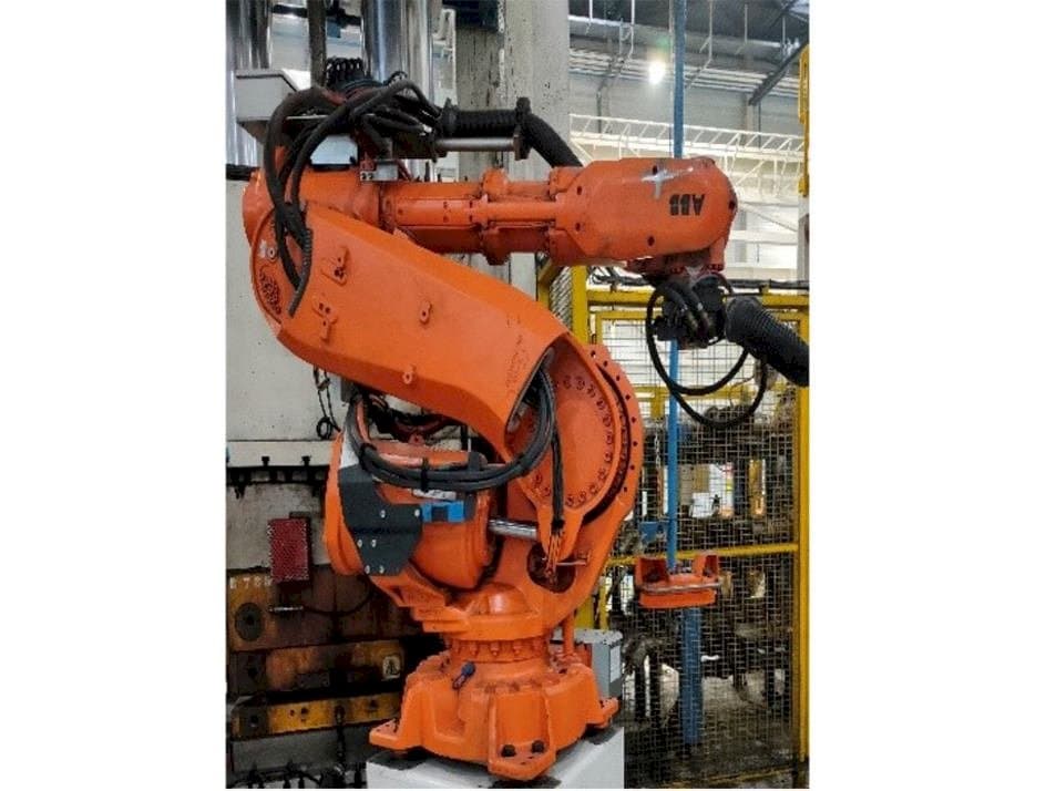 Front view of ABB IRB 6640-185/2.8 machine