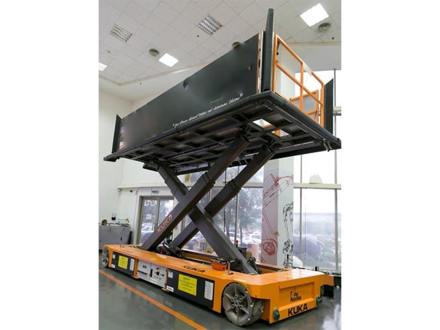 Front view of KUKA KoM TL-3 E575 1000  machine