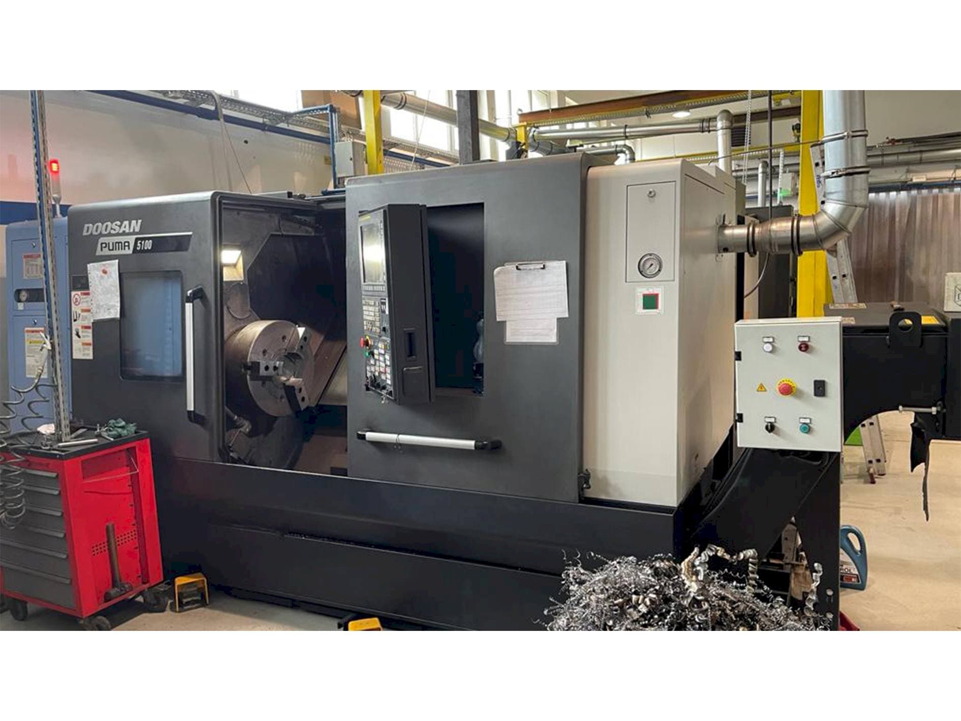 Front view of Doosan Puma 5100B machine