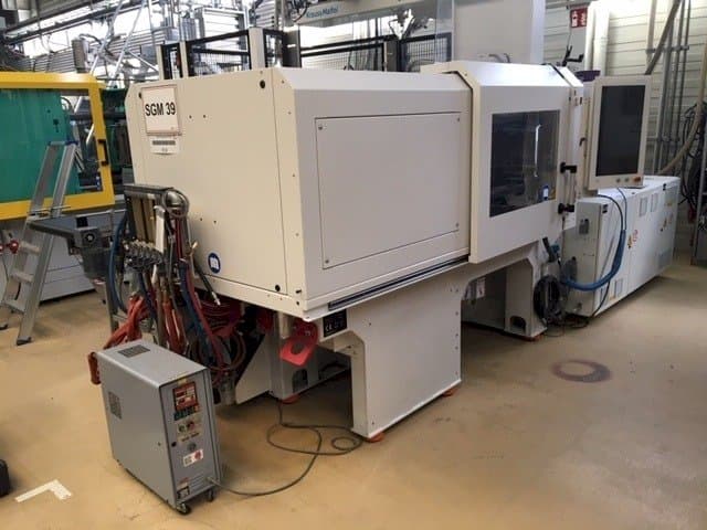 Front view of Krauss Maffei 80-250 PX machine