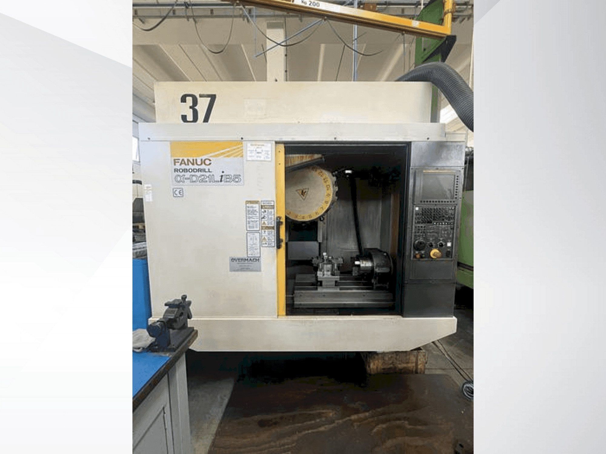 Front view of FANUC Robodrill α-D21LiB5 machine