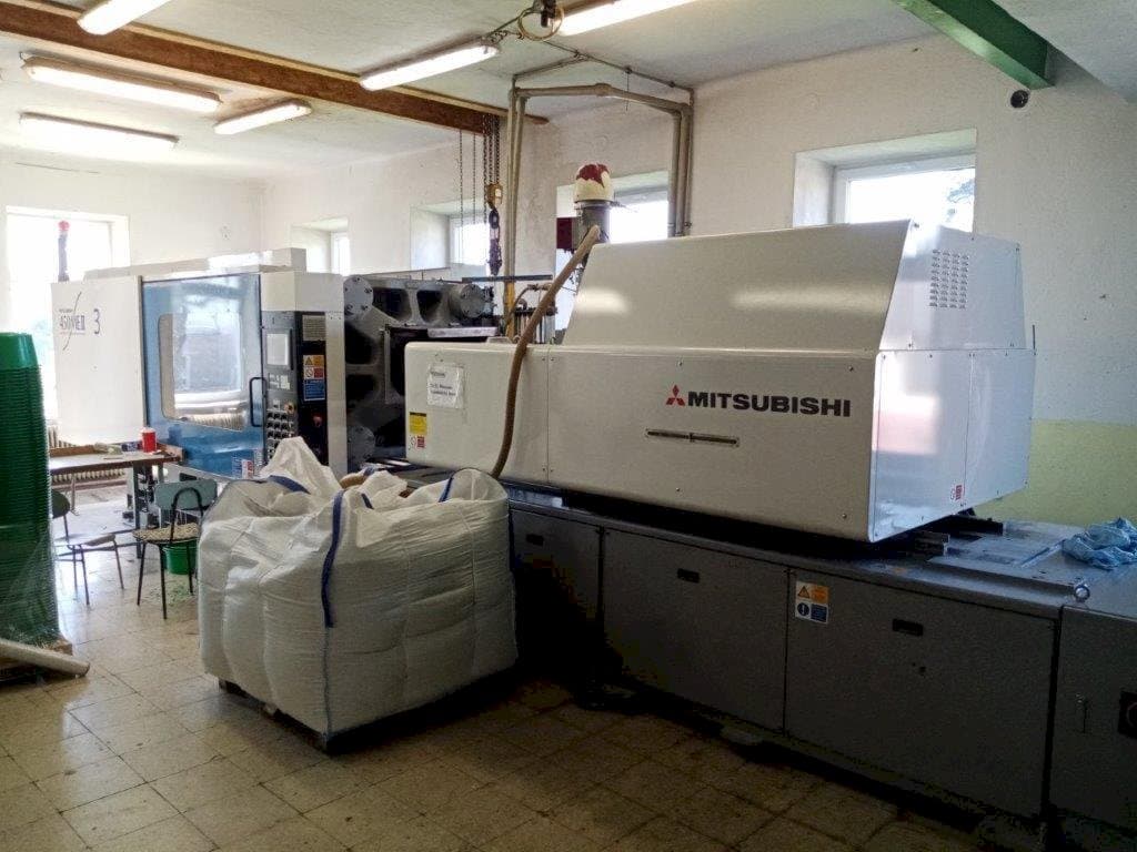 Front view of Mitsubishi 450 ME II-70 machine