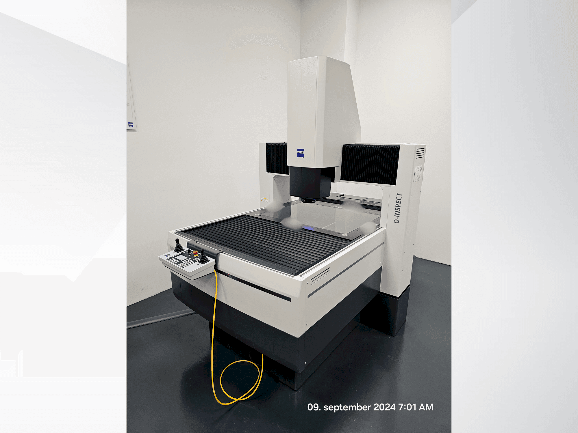 Front view of ZEISS 0-inspect  machine